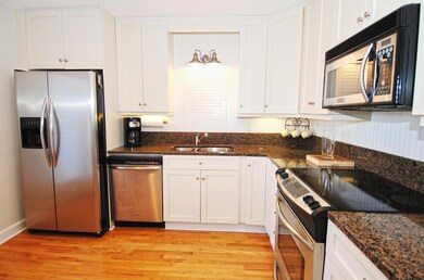 DSC_0175_kitchen2_fxed