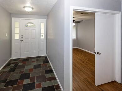 16710 Hibiscus Ln, Friendswood, TX 77546 - photo 2