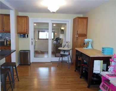 Sliding glass doors open into the Dining Room!!!  