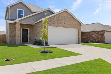 1609 Luke St, Ennis, TX 75119 - photo 2