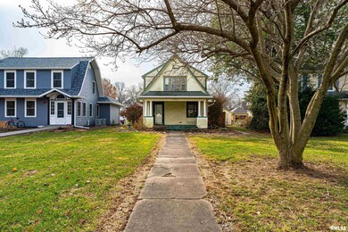 1013 Tremont St, Lincoln, IL 62656 - photo 2