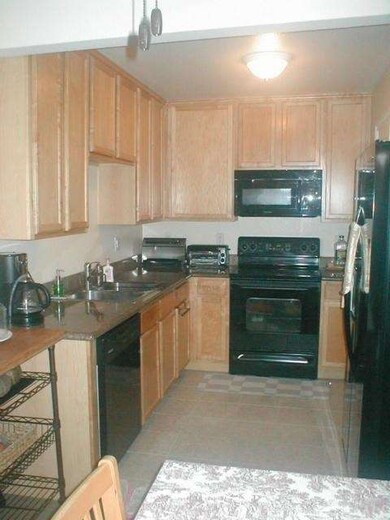Spacious kitchen w/ newer appliances
