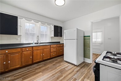 1693 E 33rd St, Lorain, OH 44055 - photo 5