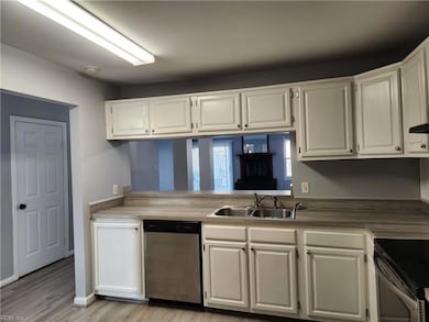 4826 Oldwick Ct, Virginia Beach, VA 23462 - photo 4