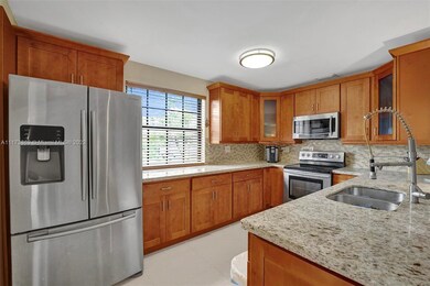 3559 Magellan Cir unit 327, Miami, FL 33180 - photo 5