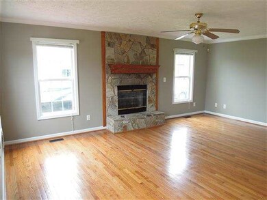 306 Richmond Dr, Jacksonville, NC 28540 - photo 3