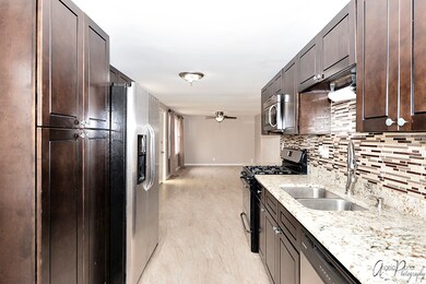 141 Pecos Cir, Carpentersville, IL 60110 - photo 6