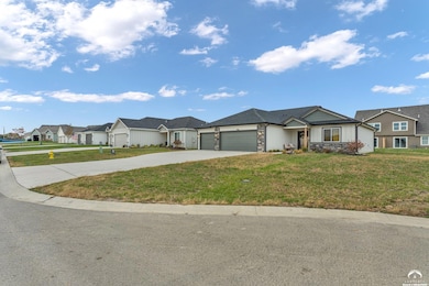 2620 E 26th Ct, Lawrence, KS 66046 - photo 3