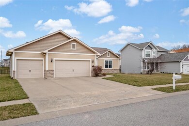 512 Longfellow Dr, O Fallon, IL 62269 - photo 2