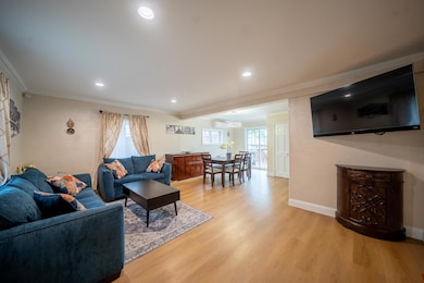 67 182nd St, Fresh Meadows, NY 11366 - photo 3