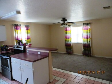 KITCHEN TO FAMILY ROOM V1