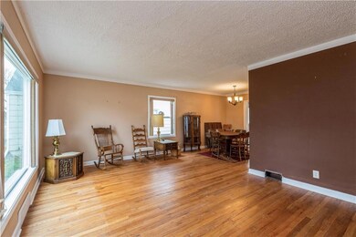 2212 55th St, Des Moines, IA 50310 - photo 3