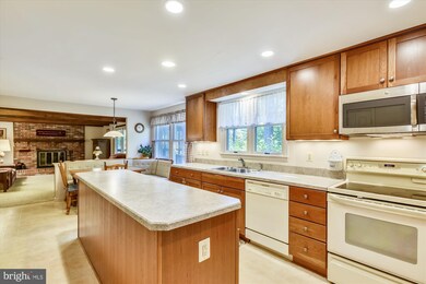 104 Cottonwood Ct, Sterling, VA 20164 - photo 7