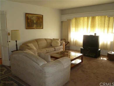 LIVING ROOM AREA