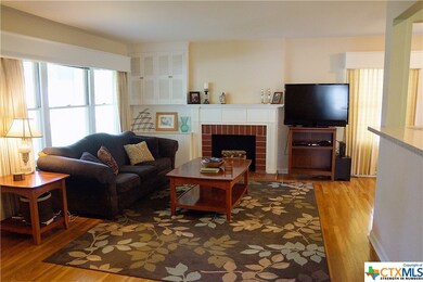 816 Bismark St, Seguin, TX 78155 - photo 6