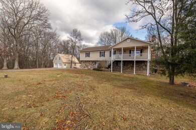 8607 Winchester Grade Rd, Berkeley Springs, WV 25411 - photo 2