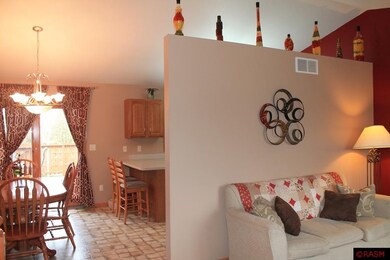 312 Maverick Dr, Mankato, MN 56001 - photo 2