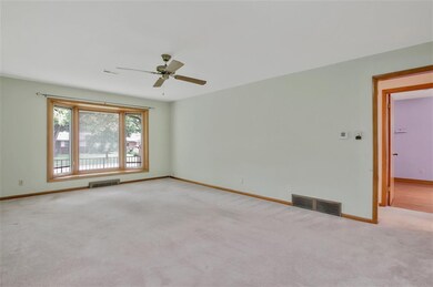 Large space for family and friends. Wood floors un