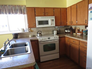 75 Mt Pleasant Ave, Troy, NY 12180 - photo 7