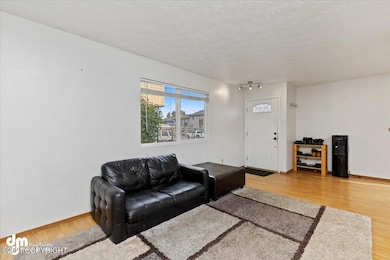 04-Living Room 20210701-DW-2177