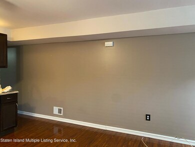 137 Darnell Ln unit 1 Fl, Staten Island, NY 10309 - photo 5