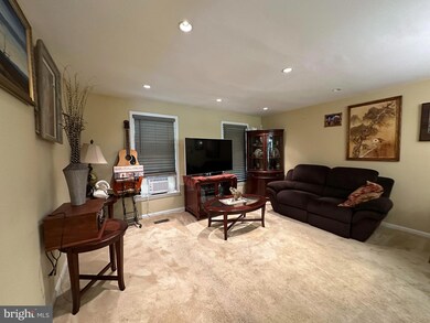 20521 Strath Haven Dr, Montgomery Village, MD 20886 - photo 3