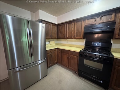 236 Easter Rd, Nitro, WV 25143 - photo 2