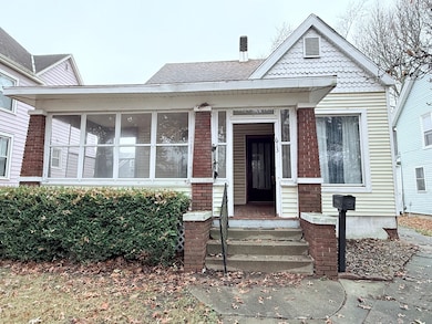 613 N Center St, Clinton, IL 61727 - photo 2