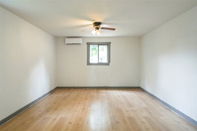 5313 Firnat St unit B, Houston, TX 77016 - photo 2