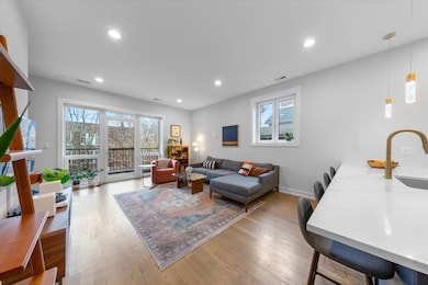 2150 W Foster Ave unit 2, Chicago, IL 60625 - photo 5