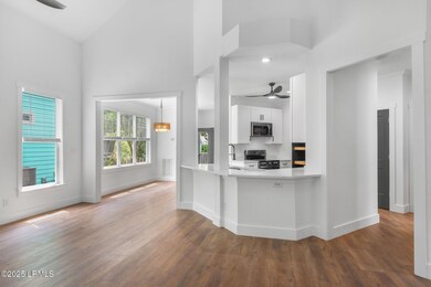 1003 10th St, Port Royal, SC 29935 - photo 2