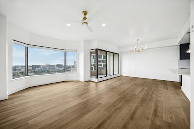 The Spires unit 2203, Houston, TX 77030 - photo 2