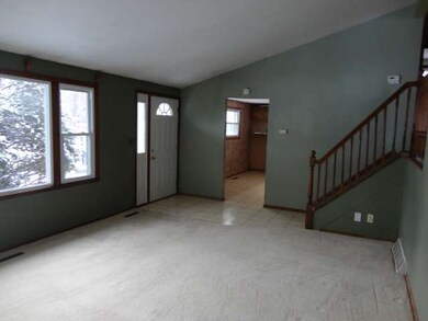 102 Siesta Rd, Carpentersville, IL 60110 - photo 4