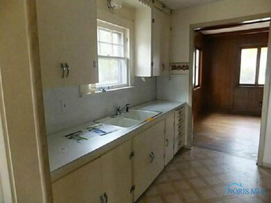 2053 Talbot St, Toledo, OH 43613 - photo 5