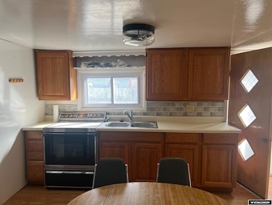 502 W State St, Rawlins, WY 82301 - photo 5