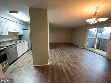 19609 Gunners Branch Rd unit L, Germantown, MD 20876 - photo 5