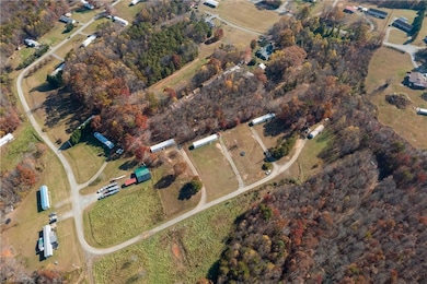 9076 Alleghany Ln, Pilot Mountain, NC 27041 - photo 3