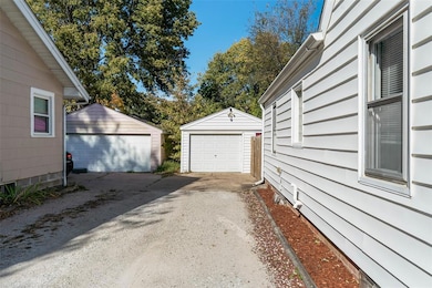 4509 Hickman Rd, Des Moines, IA 50310 - photo 5