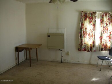 Living room/dining area