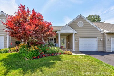 2-web-or-mls-1092 Fountain View Cir, Hol