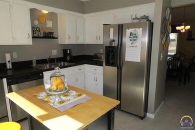 3325 SW 37th St, Topeka, KS 66614 - photo 7