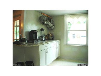 Granite! Updated cabinetry!