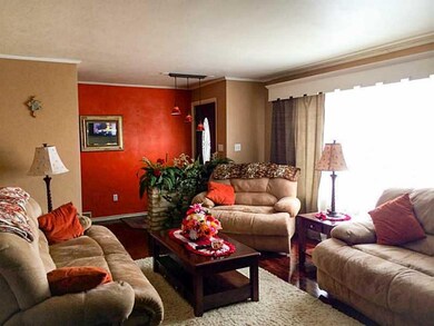 Living Room. Tastefully decorated-newer front entr