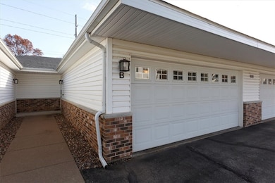 930 Tainter St unit B, Menomonie, WI 54751 - photo 3