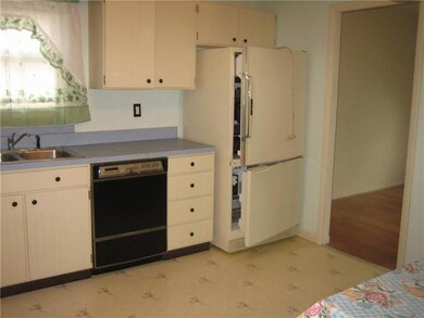 934 Dornell Ave, Lansing, MI 48910 - photo 6