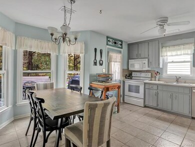 Eat-in Kitchen