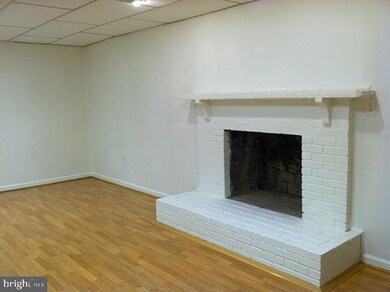 9692 Lindenbrook St, Fairfax, VA 22031 - photo 5