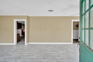 922 Hamilton St, Waller, TX 77484 - photo 5