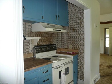 834 Lawsonville Ave, Reidsville, NC 27320 - photo 5