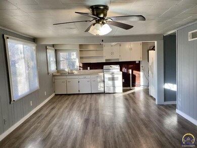 738 SW Cambridge Ave, Topeka, KS 66606 - photo 2